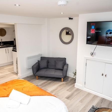 Hideaway Town Centre Basement Studio Apartment Huddersfield Bagian luar foto